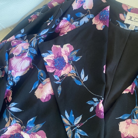 Blazer - Picture 3 of 3